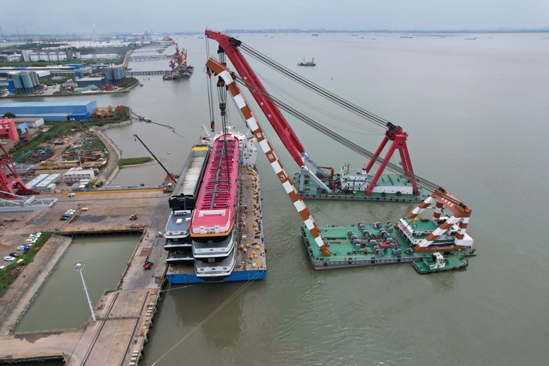 Stolt Protector Celebrating a milestone: Hull of innovative tanker Stolt Ludwigshafen ...